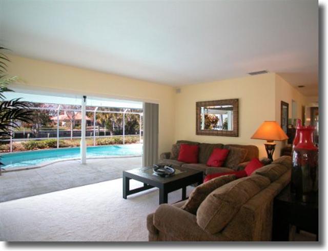 484 Meadow Lark Drive clean fresh living room off screened pool
